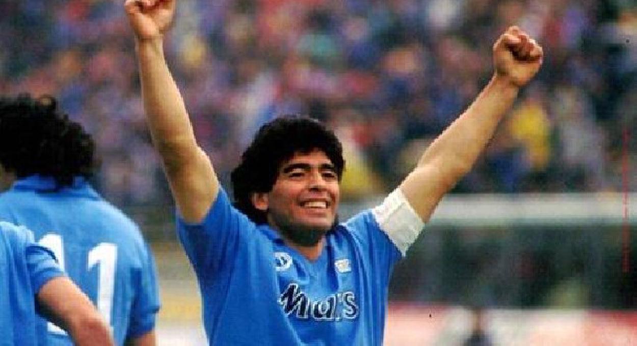 17+ Maradona Sulla Juve Background